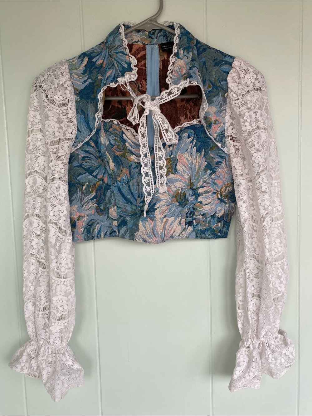 SHEIN Blue Floral Crop Top with White Lace Sleeves